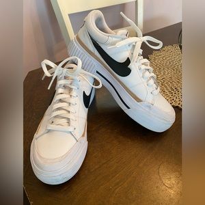 Court side legacy Nike shoes
